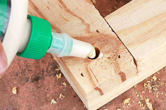 Filling a dowel joint with glue